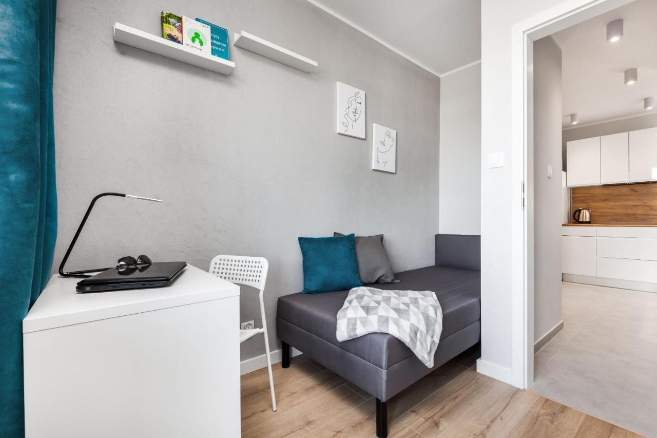 Pokoje Gdansk Zaspa - Pilotow 20B, 800M Skm-Zaspa, Odleglosc Do Morza 3Km Apartment Exterior photo